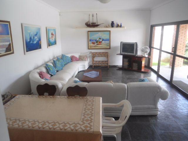 Casa  enseada 4 suítes 2 quadras mar
