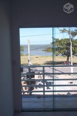 Casa duplex, com vista frontal para lagoa