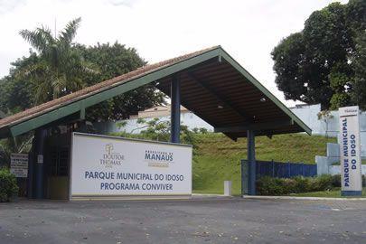 Vieralves (em frente ao Parque do Idoso): casa reformada 3 suítes fino acabamento (17x37)