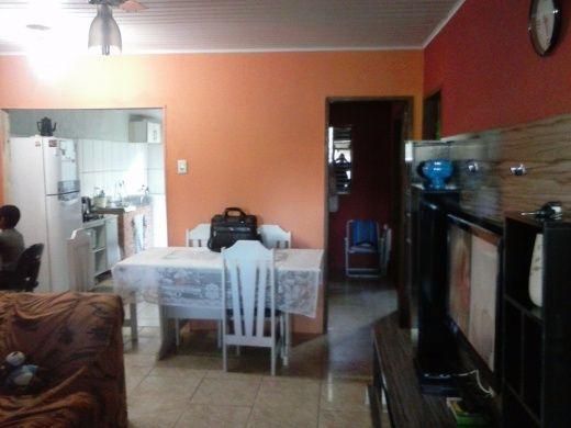 Casa de 2 dormitórios em terreno de 7 x 25 muito barata no Porto Verde