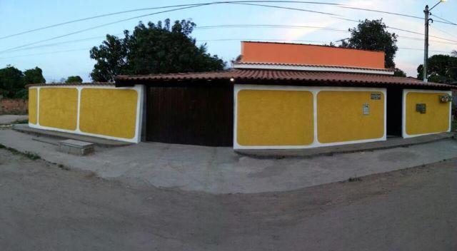 Casa de 2 quartos com terreno grande em Vista Alegre