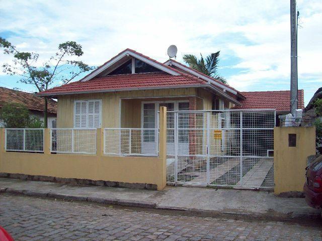 Aluga-se Casa Mista no Bairro Santo Antônio de Pádua