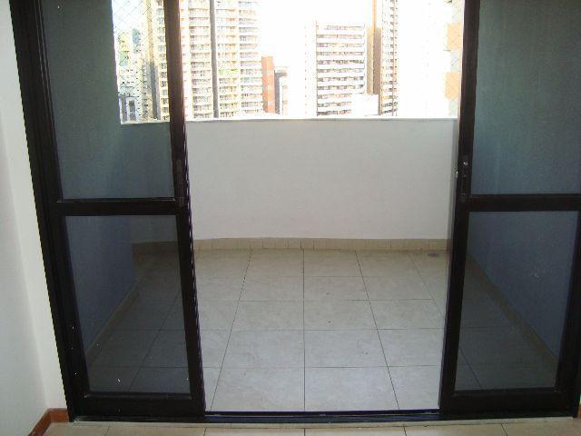 Apartamento no Itaigara, 3 quartos, armários, nascente