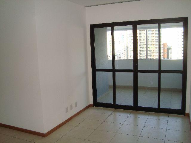 Apartamento no Itaigara, 3 quartos, armários, nascente