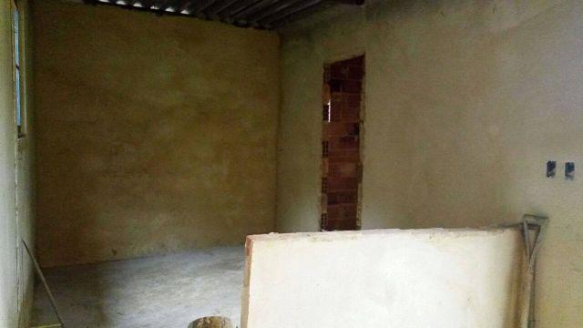 Kitnet com quarto cozinha banheiro e quintal em beira de rua R 35 mil (meio da serra )