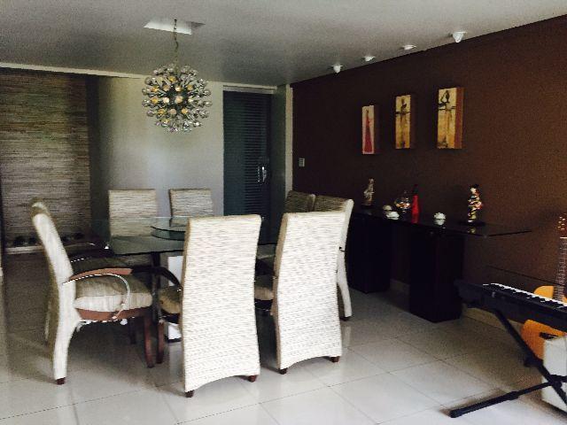 Excelente Apartamento em Adrianópolis, 3 suítes, ampla sala, ambientes climatizados, ampla