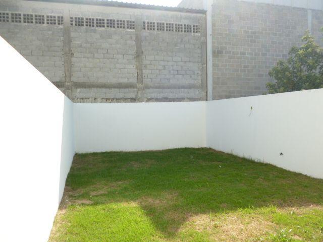 Casa Duplex 3 quartos com 1 Suíte, Solar de Laranjeiras, Quintal Privativo
