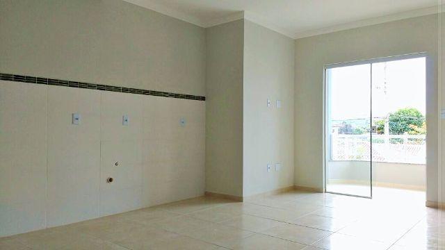 S&T-Apartamento com 02 dormitórios, 01 suite nos ingleses 1° andar. Whats 048 9990 909