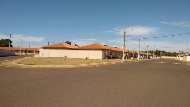 Ótima casa no condomínio village parati