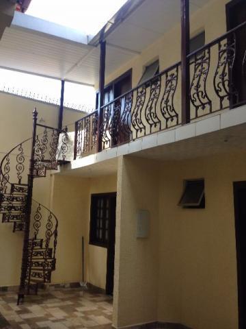 Suites p/estudante feminino PUC Cor. Eucaristico