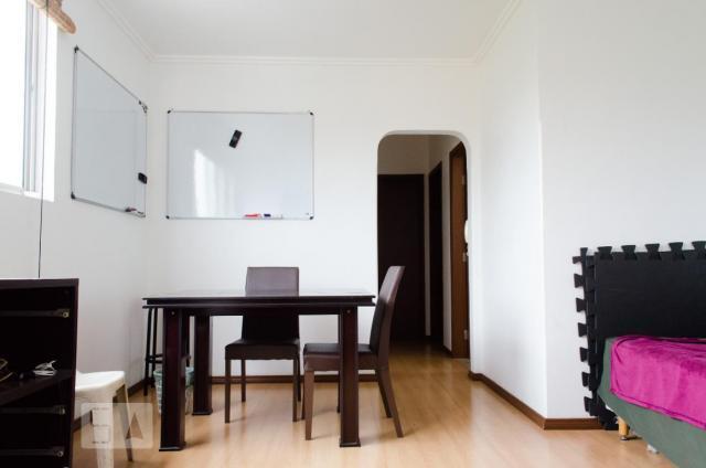 APARTAMENTO no 6º andar com 2 dormitórios e 1 garagem