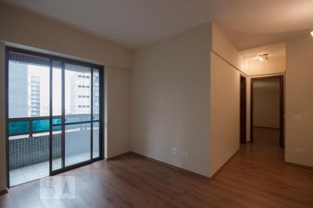 APARTAMENTO no 2º andar com 2 dormitórios e 2 garagens