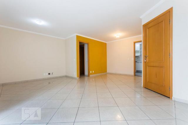 APARTAMENTO no 13º andar com 2 dormitórios e 2 garagens