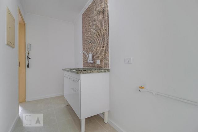 APARTAMENTO no 3º andar com 1 dormitório