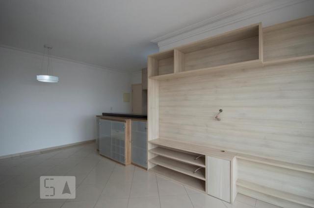 APARTAMENTO no 7º andar com 2 dormitórios e 1 garagem