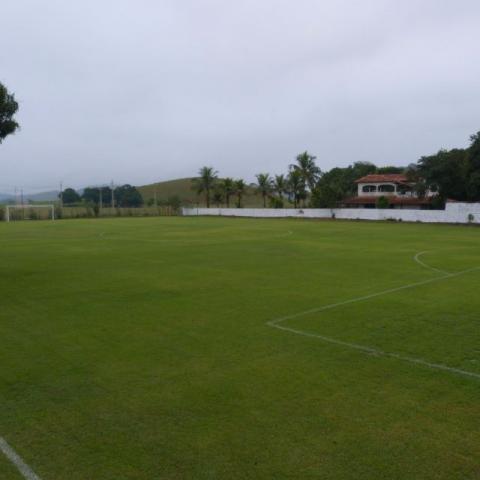 Sítio com Campo de Futebol Oficial gramado