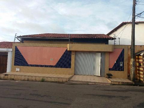 Excelente casa no Planalto Vinhais II por 2000 mil reais