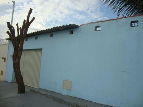 Aluga-se uma casa no Cond.das Esmeraldas em ,depois do Itaipu,saída para Ara