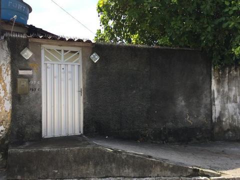 Alugo casa simples em Campo Grande