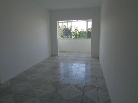 Excelente Localização Av.D.João VI - Apartamento 2/4 com dependência completa ,Garagem