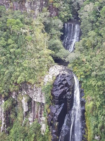 Sítio com vista para a cachoeira / chácara/sítio em