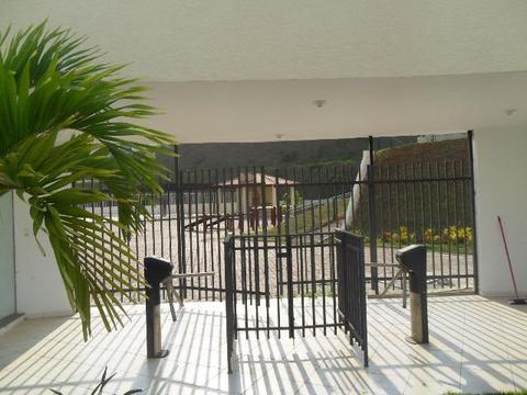 Vendo R$100.000,00 e passo financiamento. 60.000,00 na mao e assume o resto. aceito carro
