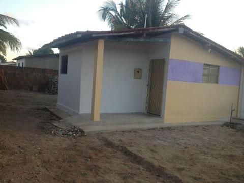Casa tipo kitnet na principal de Mangabeira VIII, com garagem coberta