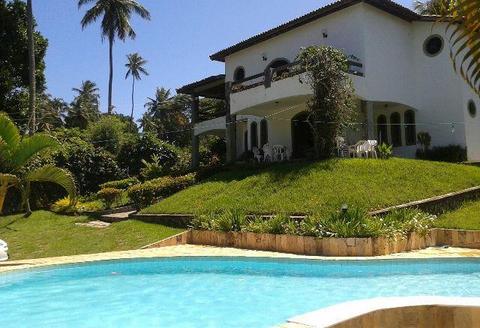 Belíssima casa com 4 quartos com piscina privativa( Belíssima área verde)
