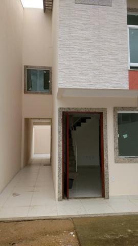 A - Linda Casa Duplex 03 Qts com mobília, finíssimo acbmto 02 Vgs Nascente !!