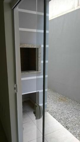 (Barbada!!!Apartamento térreo com 2 dormitórios. Ótima localização. (48)998073796