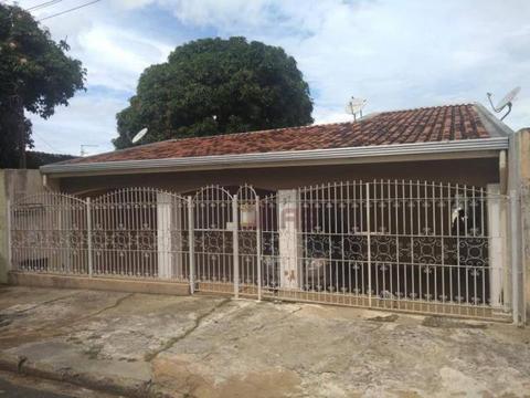 Casa com 3 dormitórios à venda por  - Núcleo Habitacional Nova