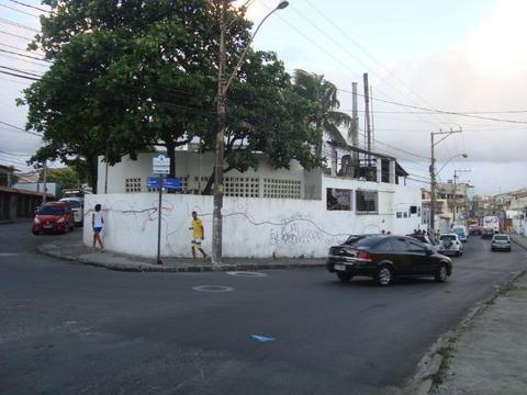 Galpão em Armaçao com. area coberta com 340 metros, frente de Rua com facil acesso