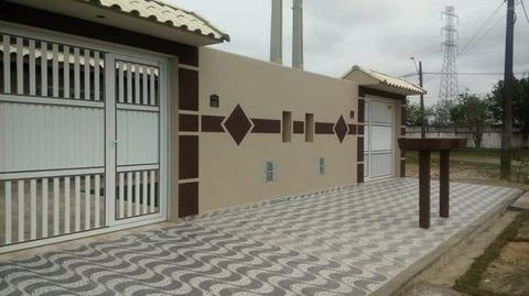 Linda casa em Itanháem com 02 dormitórios sendo uma suite