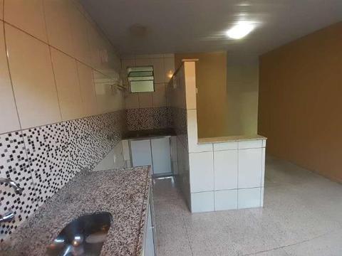 Casa de dois quartos em Madureira