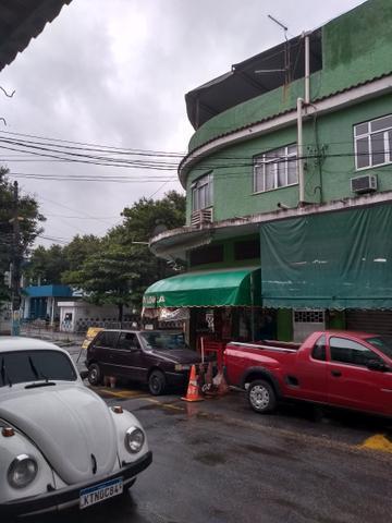 Super seguro de frente ao batalhão de polícia