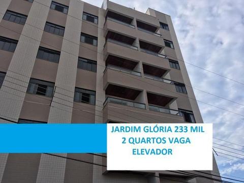 Apartamento 2 quartos, vaga, área externa com 25m2, elevador no Jardim Glória